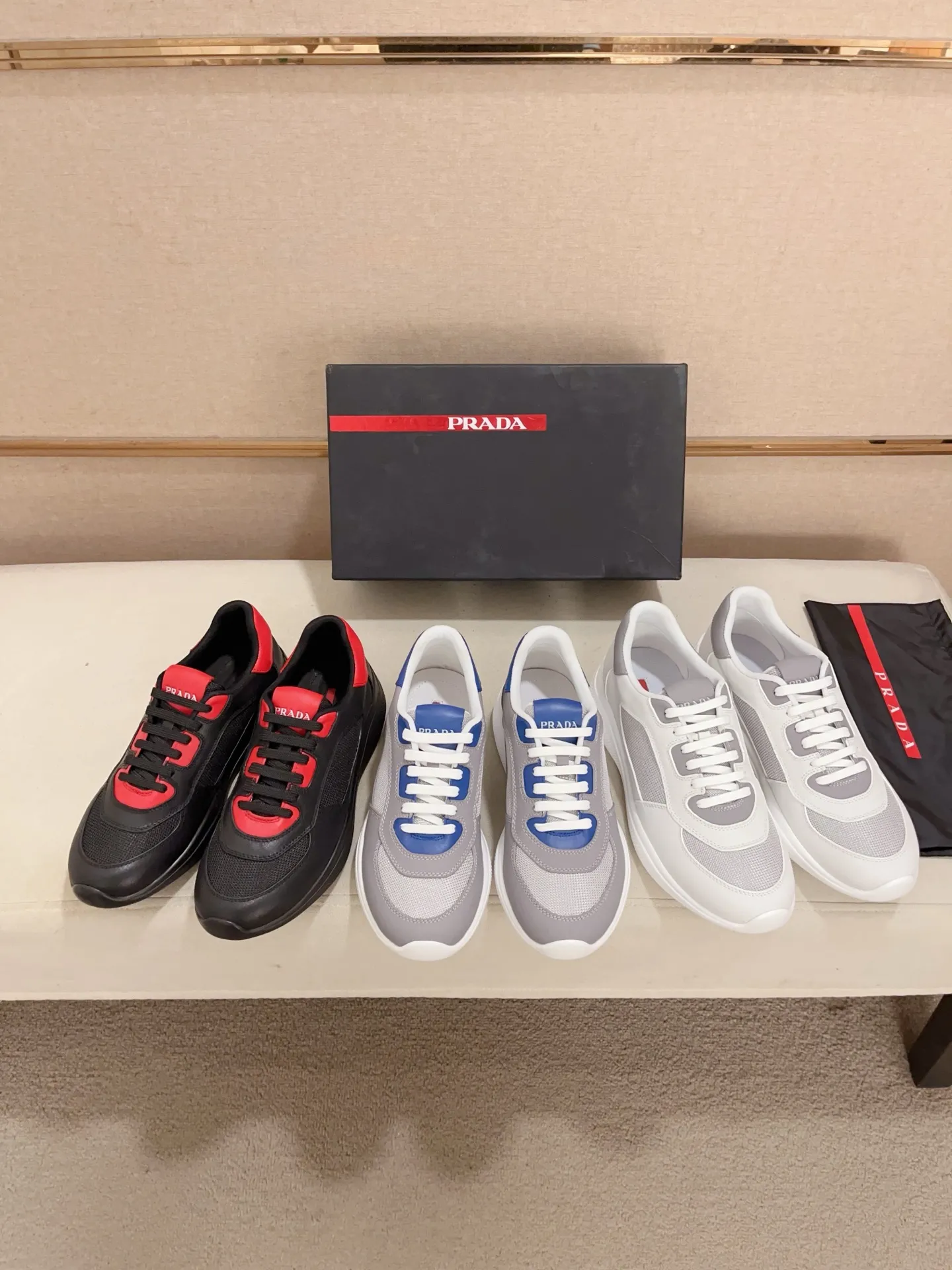 Men's shoes 💰 720💰 ✔️✔️✔️Top high version. High-quality new PRADA (Prada) counters are launched at the same time. The new men's shoes and 😘 fabrics are made of high-tech glue-making technology. Lining: Full cowhide lining. 👍🏿High-end☄️Open-molded non-slip rubber outsole, exquisite lines, simple and elegant, comfortable and high-end for leisure travel. Code number: 39 to 44 (can be customized 45-46-47, non-returnable)
